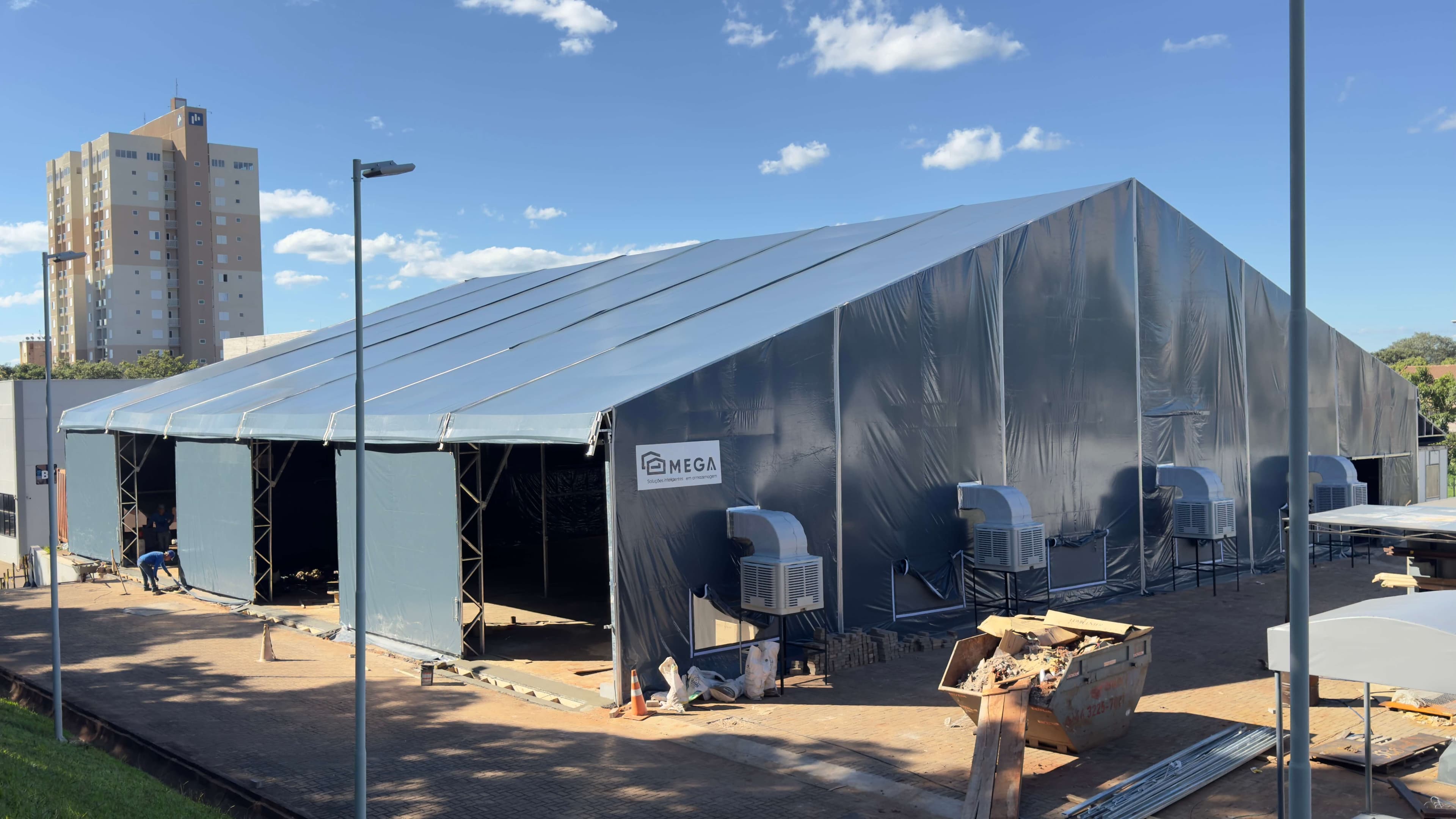 Galpão lonado Mega Galpões com climatizadores industriais instalados